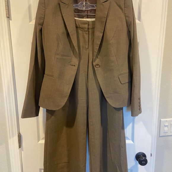 Express Suit Sz 12 Tan - Picture 2 of 10
